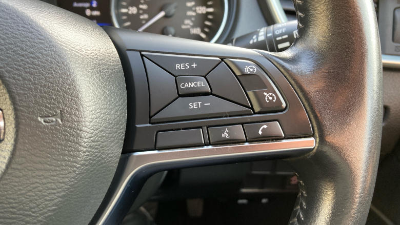 Nissan Qashqai 1.3 DiG-T N-Motion 5dr Petrol Hatchback